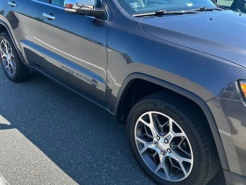 Used 2019 Jeep Grand Cherokee Limited AWD/4WD image 1