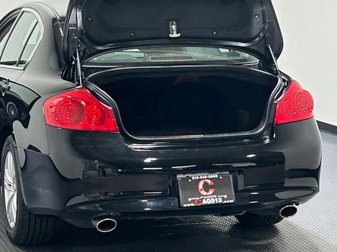 Used 2011 INFINITI G25 x w/ Moonroof Pkg image 12