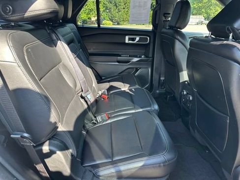Used 2020 Ford Explorer XLT w/ Equipment Group 202A AWD/4WD image 16