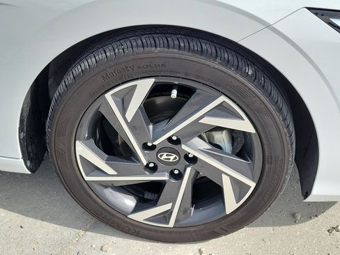 Used 2025 Hyundai Elantra Sport FWD image 8