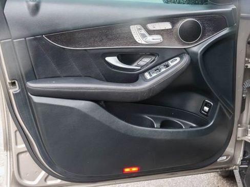 Used 2022 Mercedes-Benz GLC 300 4MATIC image 10