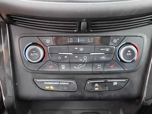 Used 2018 Ford Escape SE w/ SE Sport Appearance Package image 19