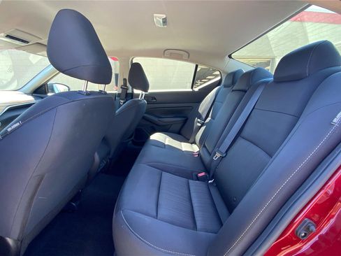 Used 2024 Nissan Altima 2.5 SV FWD image 11