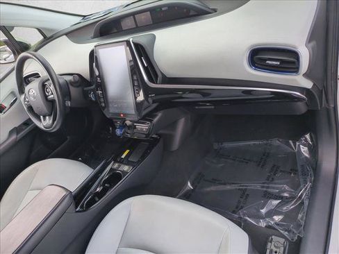 Certified 2022 Toyota Prius Limited FWD image 21