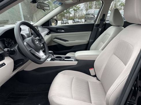 Used 2025 Nissan Altima 2.5 SV FWD image 15