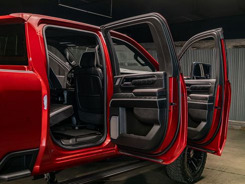 Used 2025 GMC Sierra 2500 AT4X AWD/4WD image 34