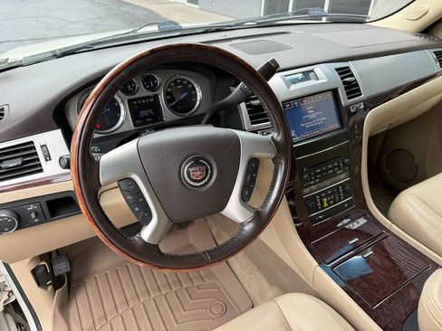 Used 2014 Cadillac Escalade Premium AWD/4WD image 12