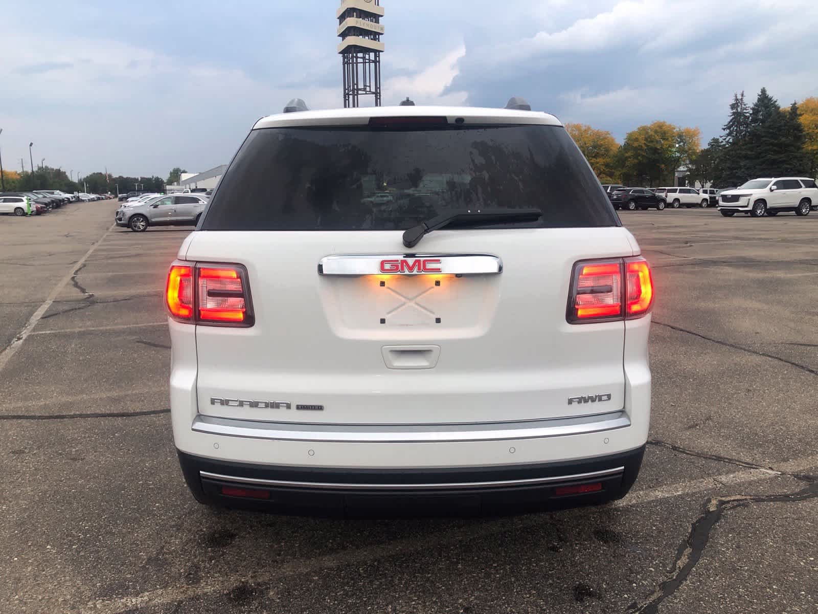 Used 2017 GMC Acadia Limited SLT AWD/4WD image 4