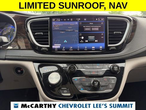 Used 2023 Chrysler Pacifica Limited FWD image 8