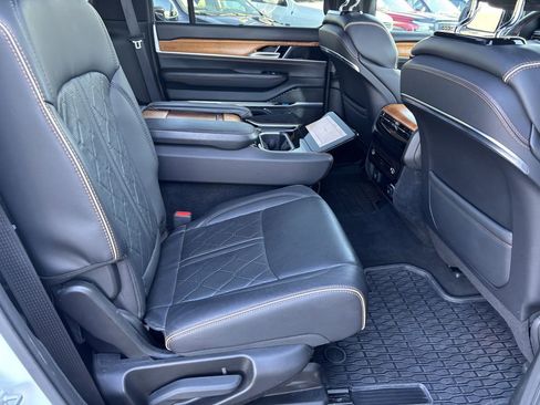 Used 2024 Jeep Grand Wagoneer L Series III AWD/4WD image 32