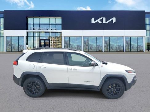 Used 2015 Jeep Cherokee Trailhawk w/ Comfort/Convenience Group AWD/4WD image 3