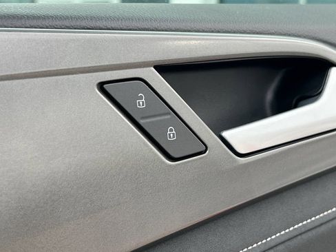 New 2025 Volkswagen Taos SE image 28