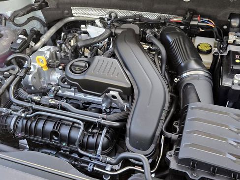 New 2026 Volkswagen Taos SE FWD image 9