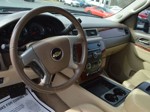 Used 2014 Chevrolet Silverado 2500 LTZ w/ LTZ Plus Package image 9