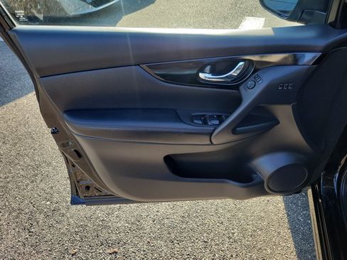 Used 2022 Nissan Rogue Sport SL w/ Premium Package FWD image 16