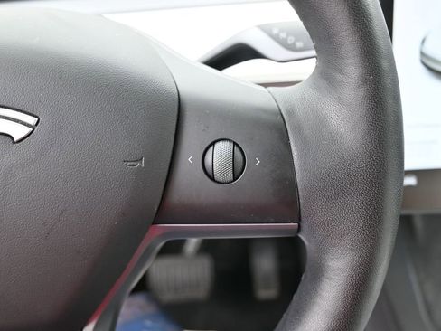 Used 2022 Tesla Model Y Long Range AWD/4WD image 20