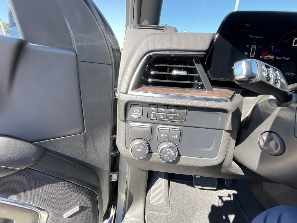 Certified 2025 Chevrolet Suburban Premier RWD image 17
