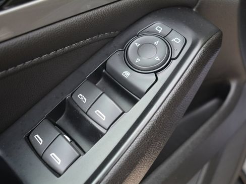 Used 2022 Chevrolet Traverse LT w/ LPO, Blackout Package AWD/4WD image 8