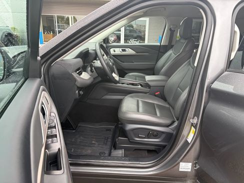 Used 2025 Ford Explorer Active w/ Active Comfort Package RWD image 10