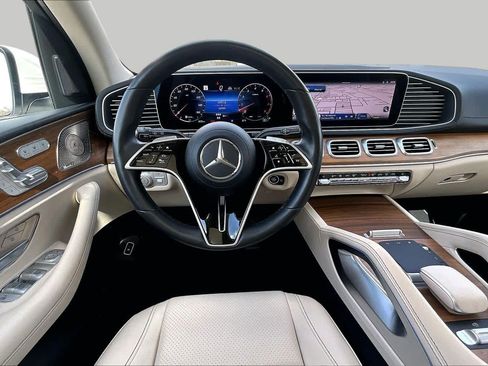 Used 2024 Mercedes-Benz GLS 450 4MATIC image 6