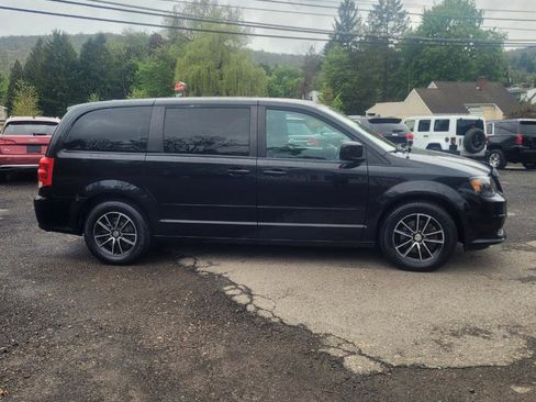Used 2017 Dodge Grand Caravan SE FWD image 9