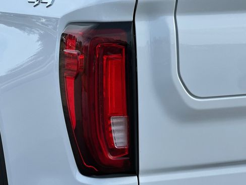 Used 2025 GMC Sierra 1500 SLT image 44