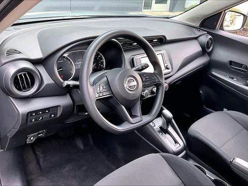 Certified 2025 Nissan Kicks Play S image 15