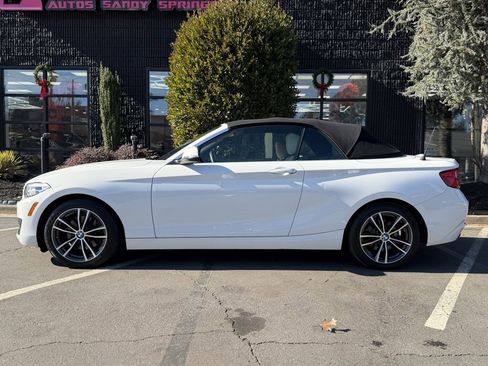 Used 2019 BMW 230i Convertible w/ Convenience Package image 9