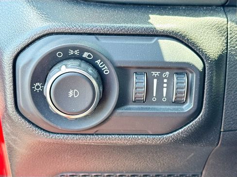 Used 2022 Jeep Wrangler Unlimited Sahara w/ Cold Weather Group AWD/4WD image 11