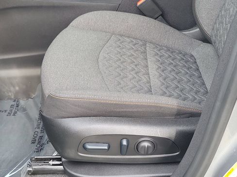 Used 2024 Chevrolet Equinox LT w/ Driver Convenience Package FWD image 16