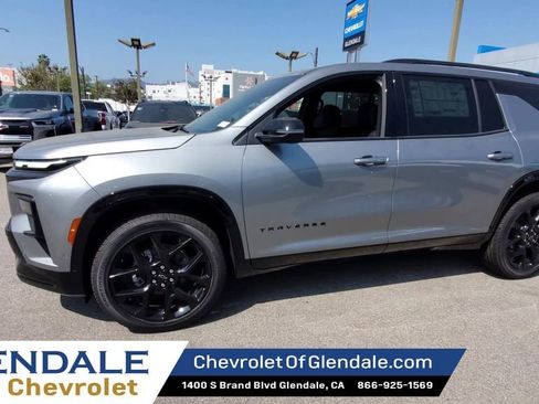 New 2026 Chevrolet Traverse RS w/ LPO, Floor Liner Package FWD image 4