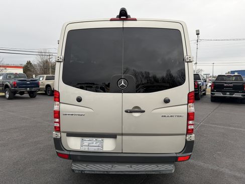 Used 2014 Mercedes-Benz Sprinter 2500 image 8