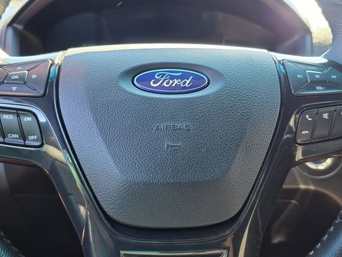 Used 2017 Ford Explorer XLT image 29