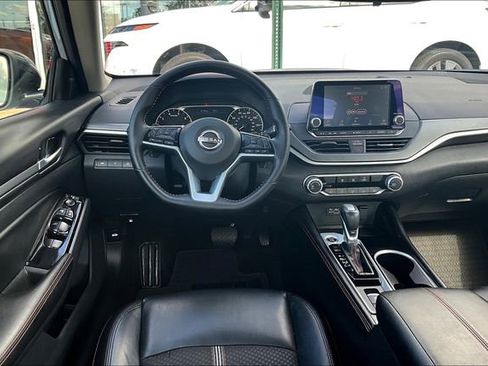 Certified 2025 Nissan Altima 2.5 SR image 8