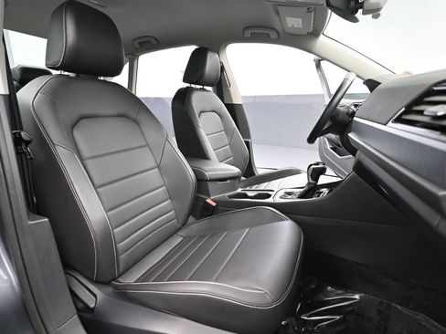 Used 2024 Volkswagen Jetta SE FWD image 38