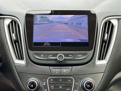 Used 2025 Chevrolet Malibu LT FWD image 23