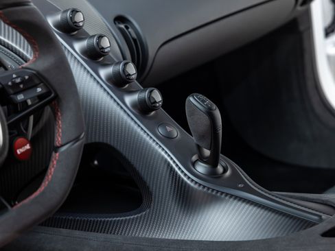 Used 2021 Bugatti Chiron Pur Sport image 22