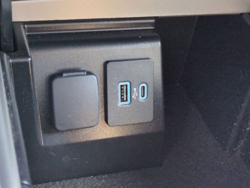 Used 2023 Ford Explorer Limited w/ Equipment Group 301A image 31