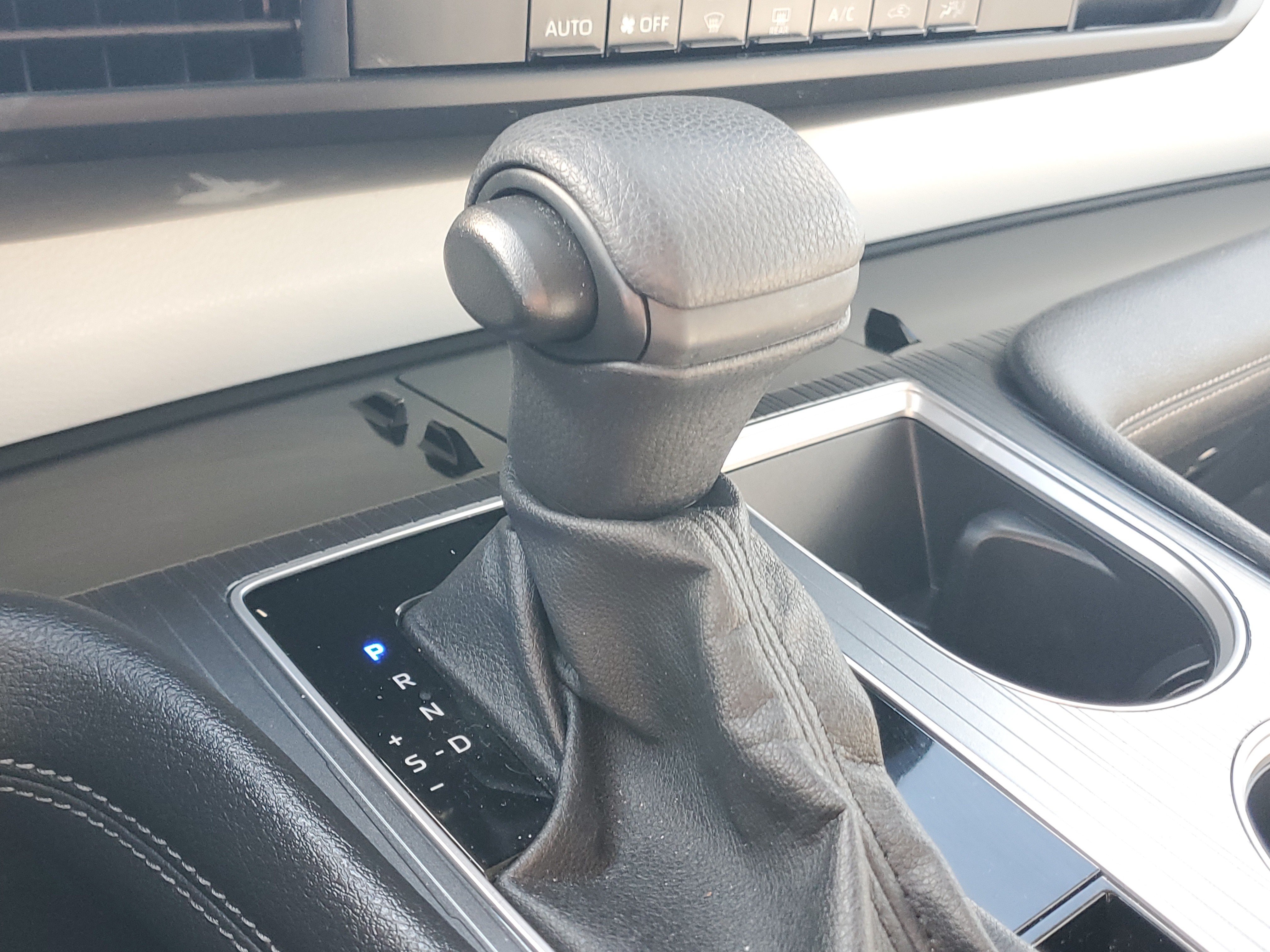 Certified 2025 Toyota Sienna LE FWD image 34