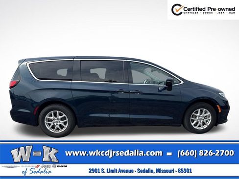 Certified 2023 Chrysler Pacifica Touring-L FWD image 6