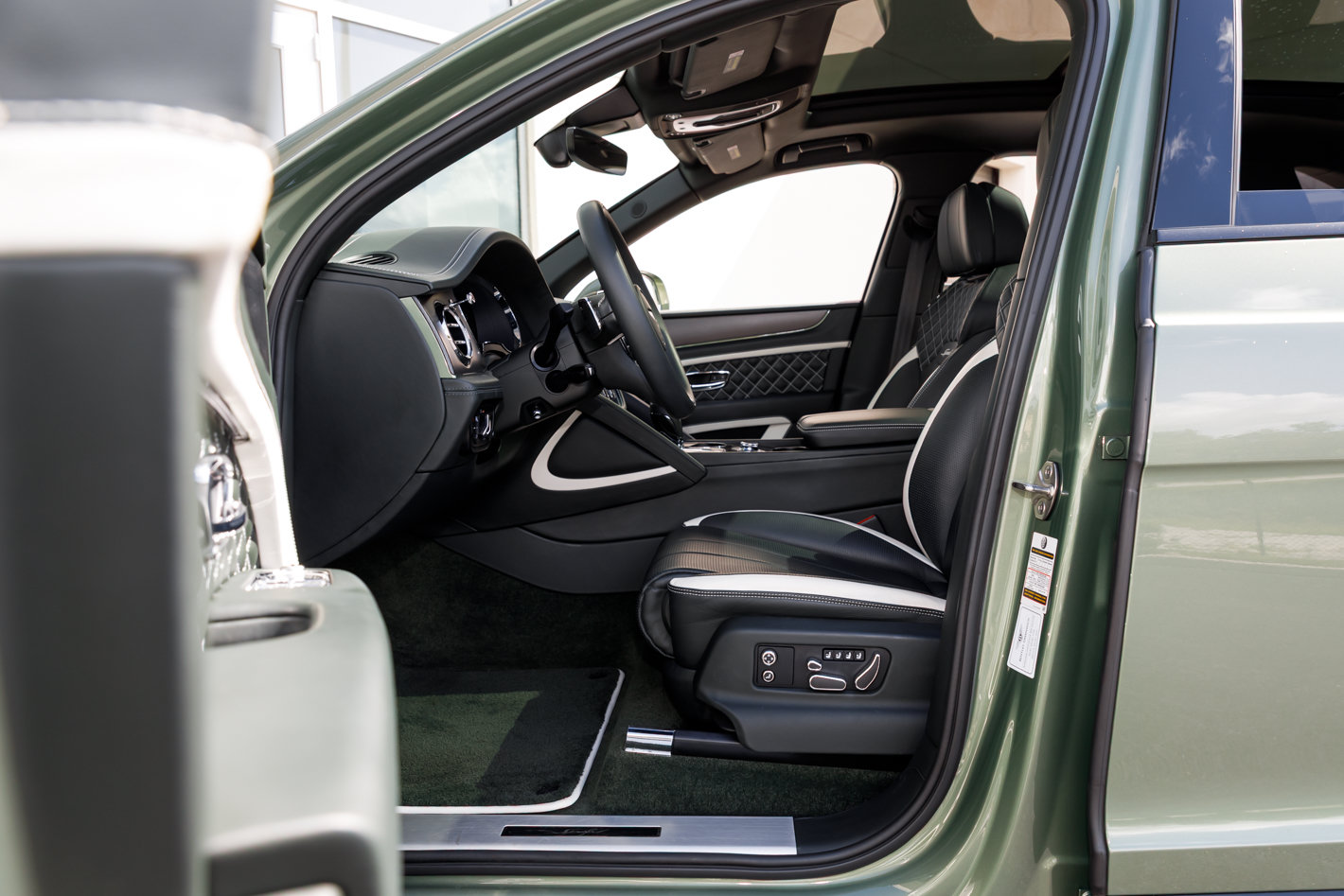 Used 2023 Bentley Bentayga Speed AWD/4WD image 33