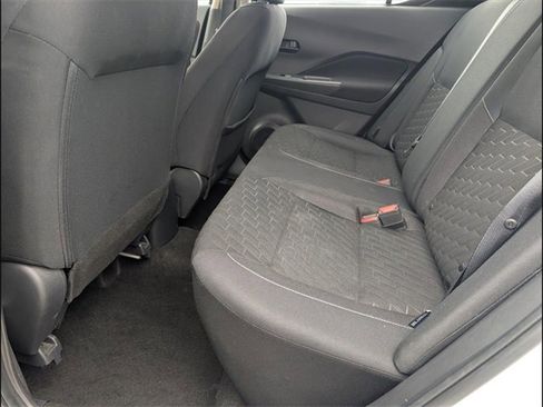 Used 2022 Nissan Kicks S image 10