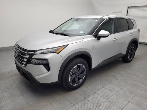 Used 2024 Nissan Rogue SV AWD/4WD image 2