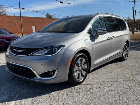 Used 2018 Chrysler Pacifica Limited w/ Advanced Safetytec Group image 7