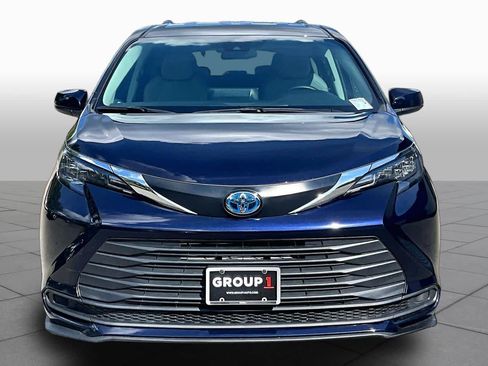 Certified 2024 Toyota Sienna LE AWD/4WD image 4