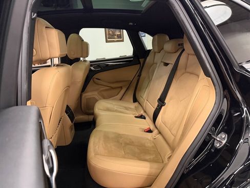 Used 2018 Porsche Macan image 38