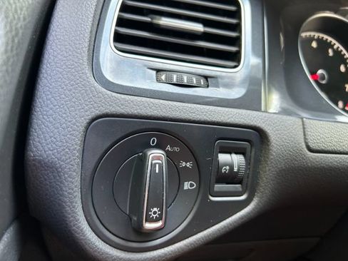 Used 2018 Volkswagen Golf S FWD image 18