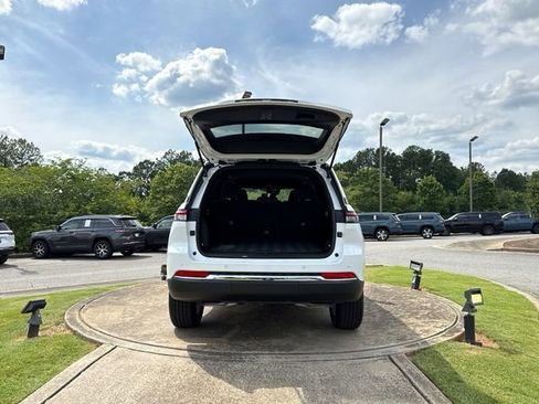 New 2026 Jeep Grand Cherokee Laredo w/ Trailer Tow Package AWD/4WD image 28