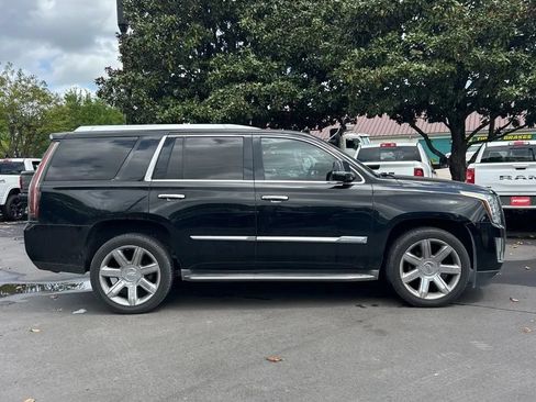 Used 2016 Cadillac Escalade Luxury AWD/4WD image 10