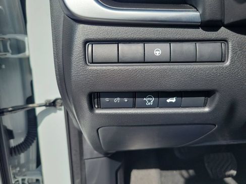 Used 2025 Nissan Rogue SV AWD/4WD image 36